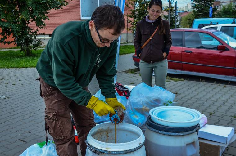 Állandó olajgyűjtő pontokat hoznának létre