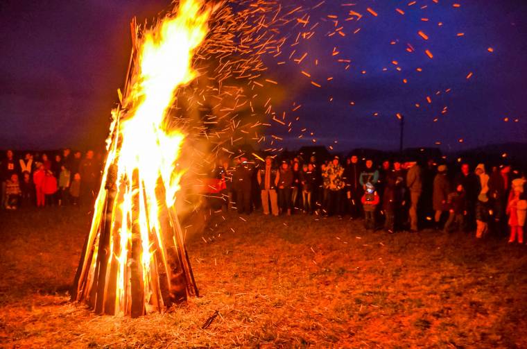 Kétszázan a csíkszentgyörgyi őrtűz mellett