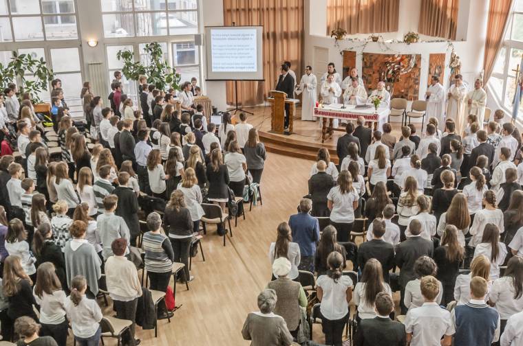 A semmiből újjáépített gimnázium