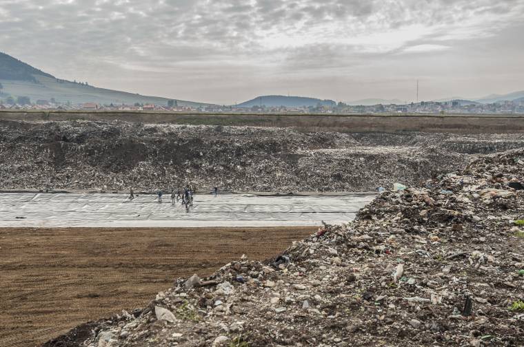 Szakszerű szigetelést kap a csíktaplocai szemétgödör
