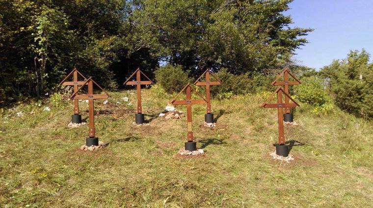 Keresztek és emlékmű a honvédeknek