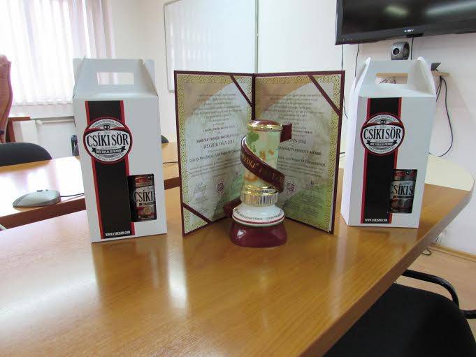 Továbbadták az átvett díjat