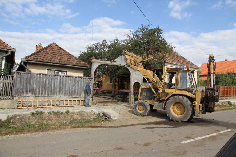 Székely kapukat újítanak fel