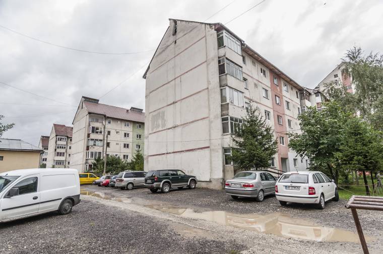 Késlekedő tömbház-hőszigetelések Csíkszeredában