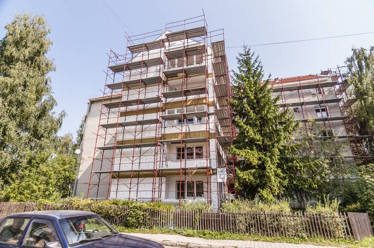 Decemberben végezni kell a tömbházak hőszigetelésével