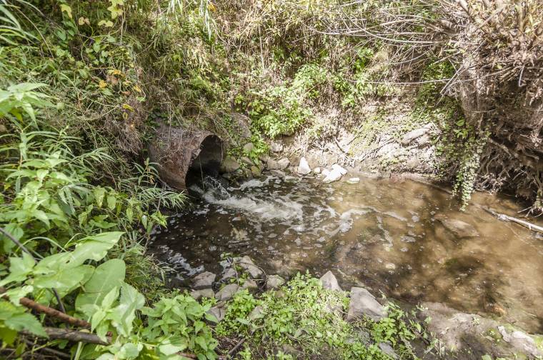 Szűrés nélkül ömlött a szennyvíz az Oltba