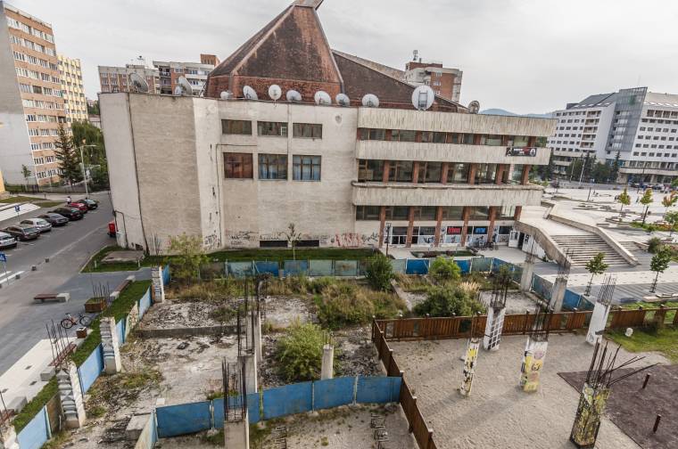 Könyvtár és tornaterem helyett építkezési maradványok