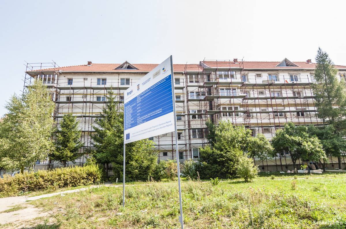 A hőszigetelés sok csíkszeredai tömbházat és lakót érint. Várják a kedvező döntést. Képünk illusztráció •  Fotó: Veres Nándor