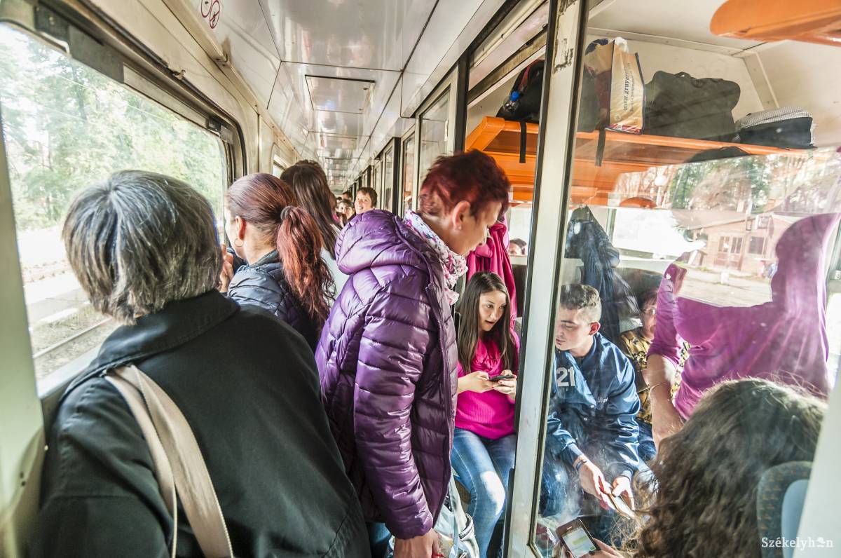Inkább kényszer, mint élvezet a vonattal való közlekedés Romániában •  Fotó: Veres Nándor