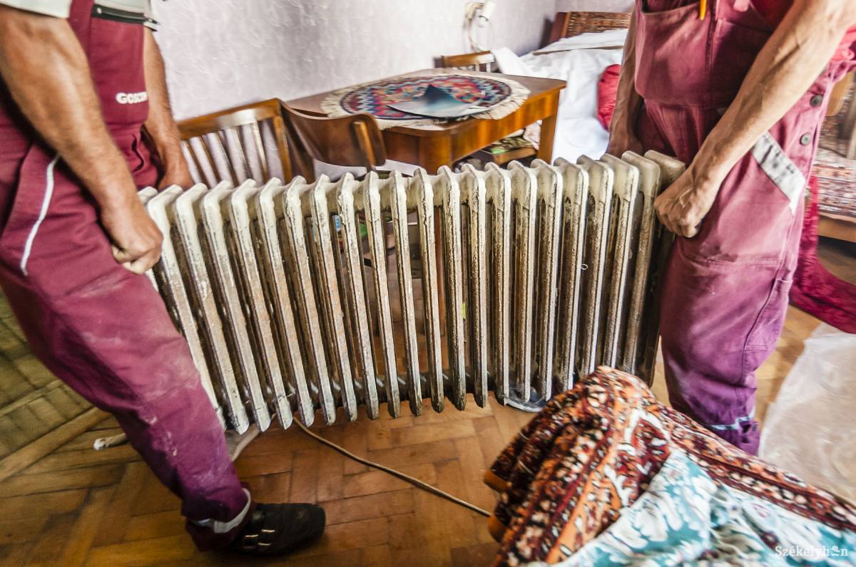 Leválás és egyéni fűtésrendszer-szerelés. Őszig számos helyen el kell végezni. Illusztráció •  Fotó: Veres Nándor