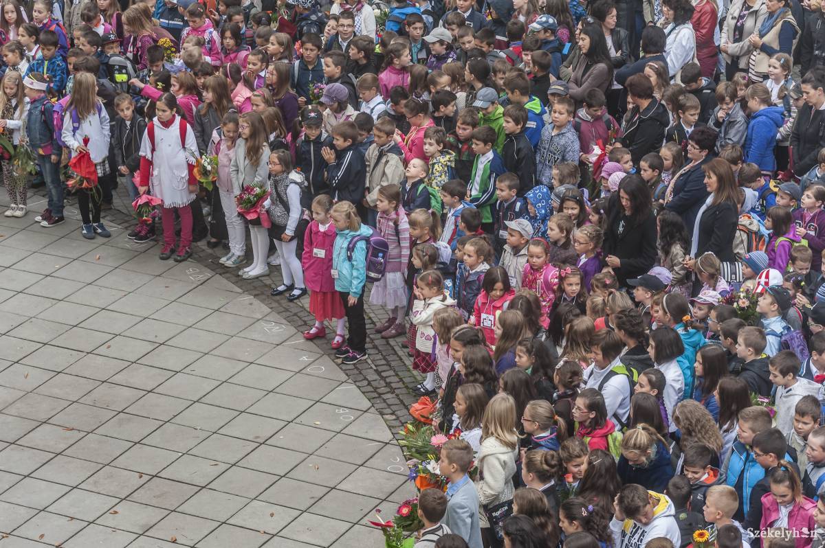 Sokba kerül a szülőknek az iskolakezdés. Hát még a tanév... •  Fotó: Veres Nándor