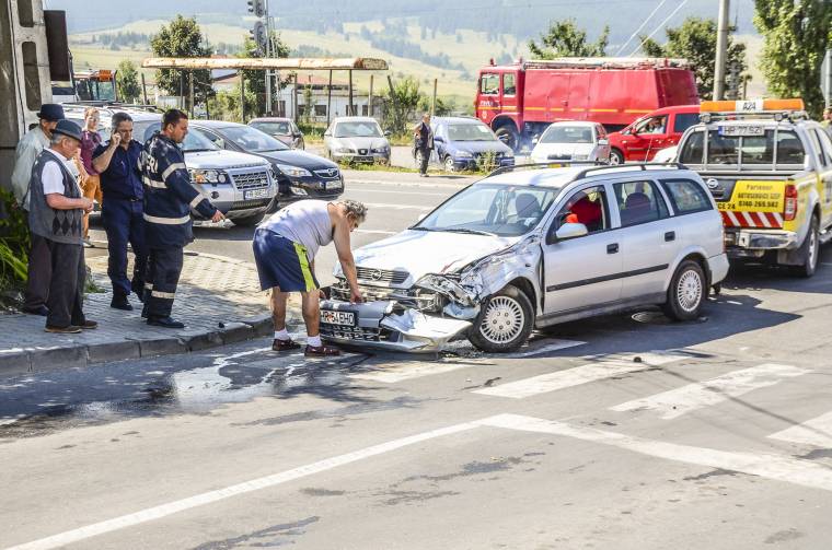 Nekiütközött a szirénázó tűzoltóautónak