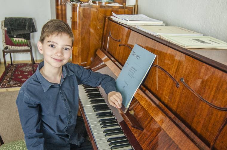 A Virtuózokkal koncertezik Boros Misi