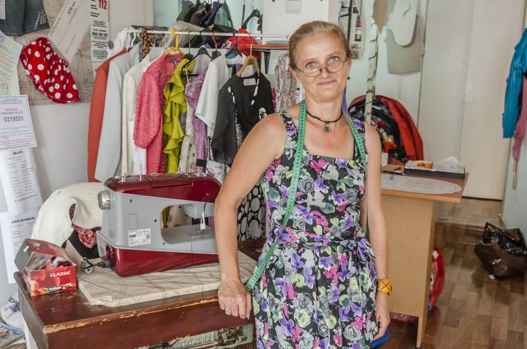 Egy jó varrónő látja az embert is