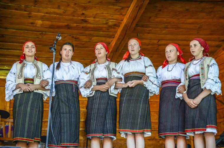 “Feszt” mulattak a gyimesi zenészek, táncosok