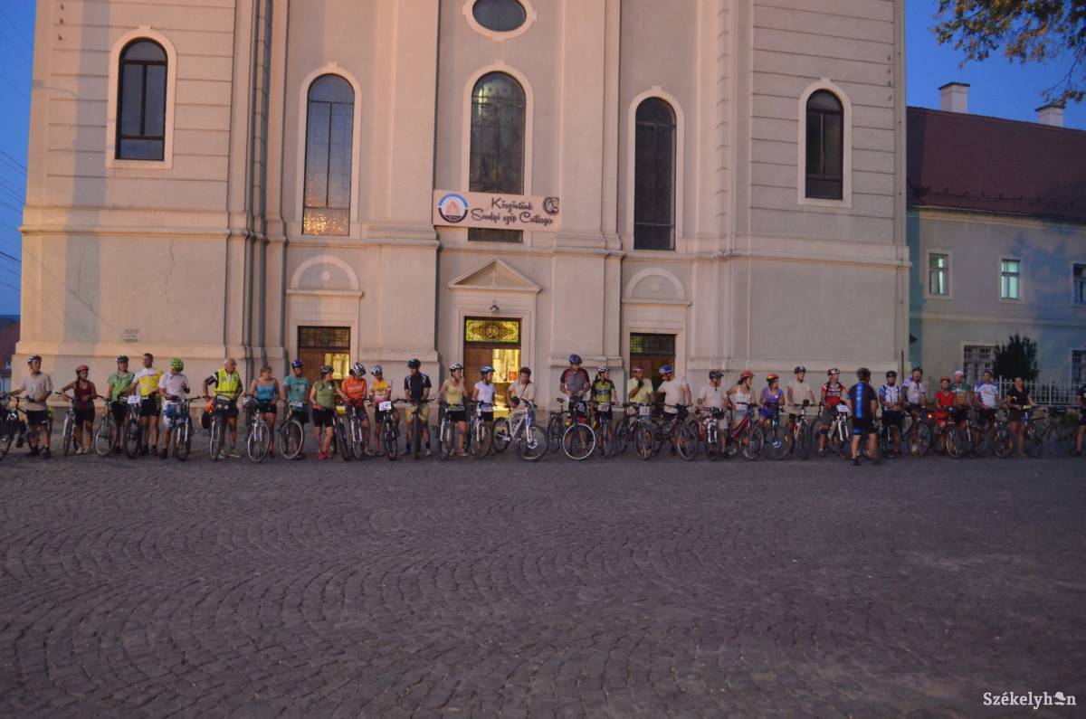 &bullet;  Fotó: Iochom Zsolt