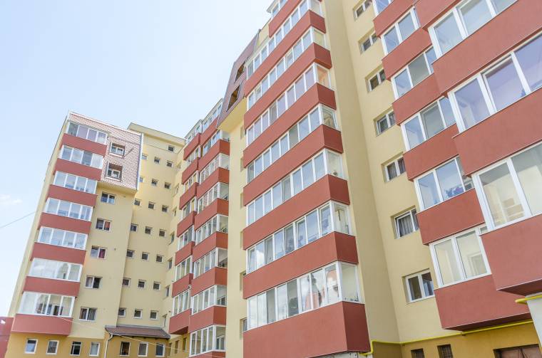 Átvételre kész hőszigetelt tömbházak Csíkszeredában