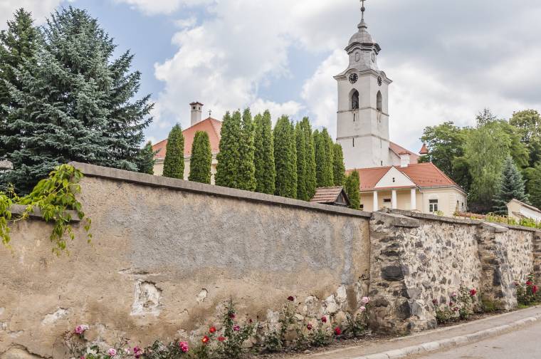 Megosztott a csíkszentmiklósi faluközösség a plébános miatt