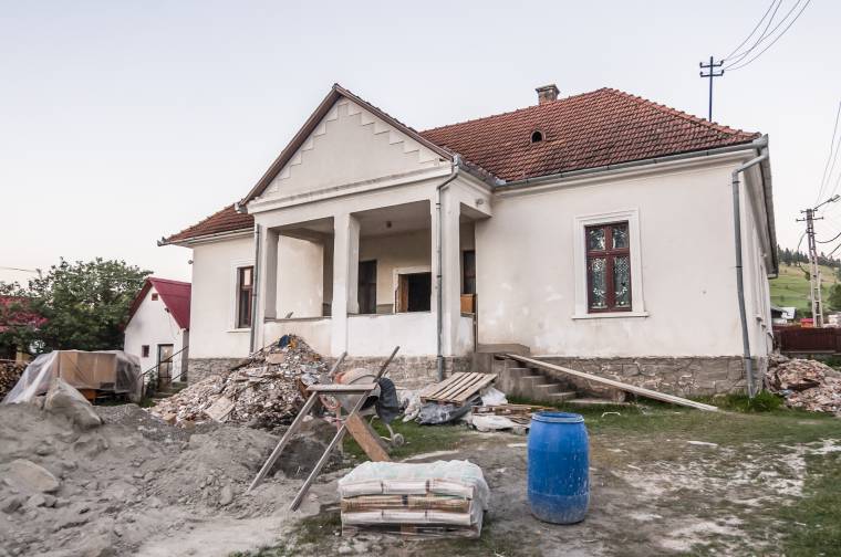 Adomány és közmunka az iskola teljes belső felújításához