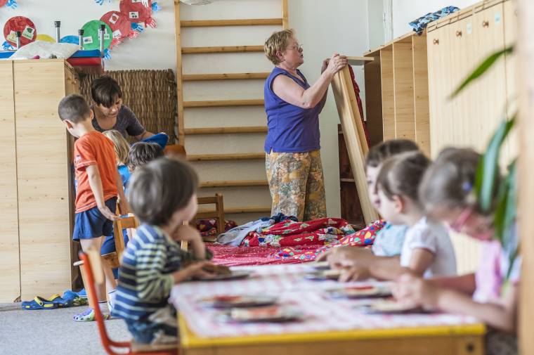 Kiközlik, hány állás lehet a tanintézetekben