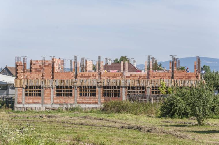 Tanévkezdés egyházi épületben Csíkmadarason