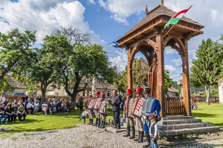 A pozsonyi csata emléke Csíkcsomortánban