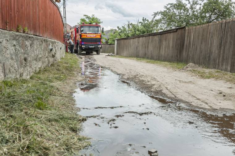 Szűk utcában csaptak fel a lángok