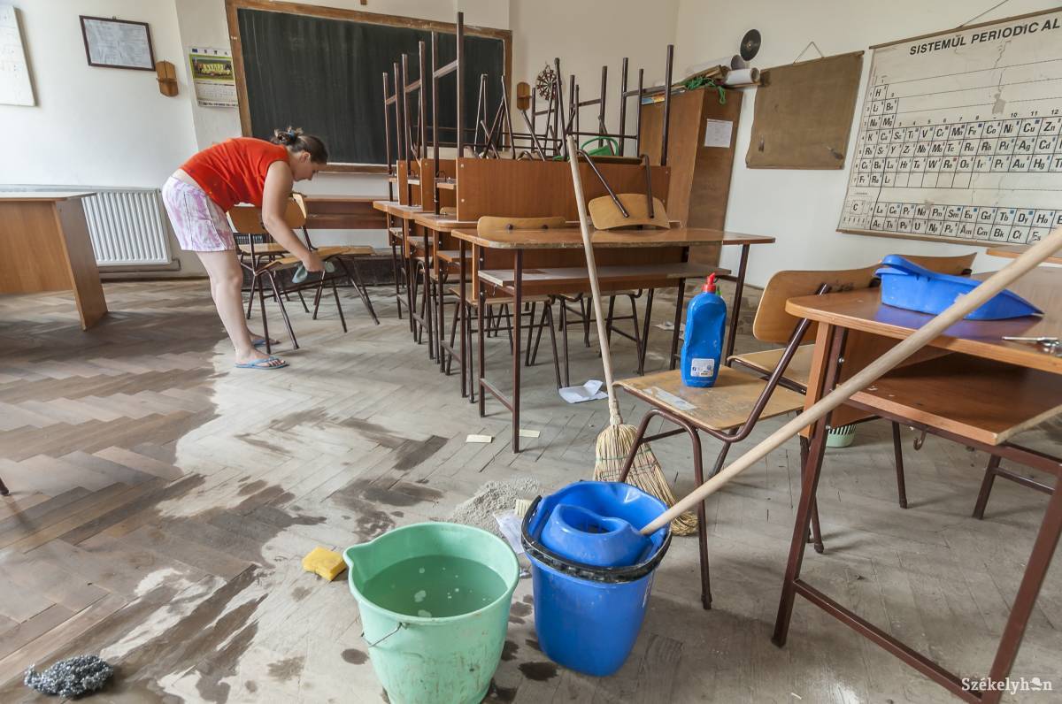 Szükség van a minimális számú kisegítő személyzetre a tanügyben. Illusztráció •  Fotó: Veres Nándor