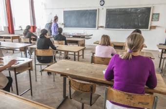 Négy vizsgázó csalni próbált a pedagógusok véglegesítő vizsgáján