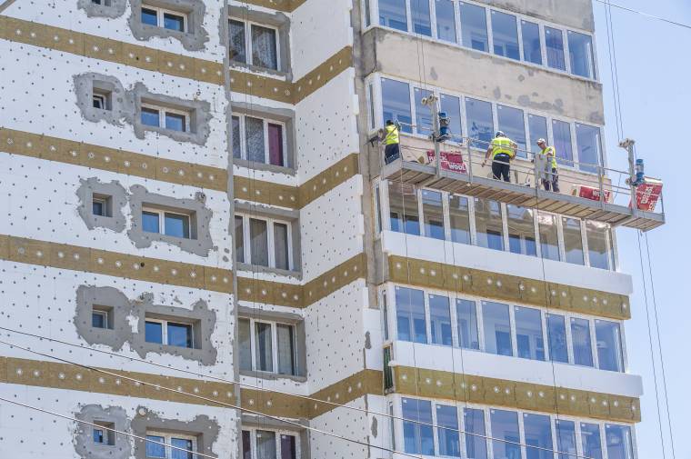 Csak részben halad a hőszigetelés Csíkszeredában