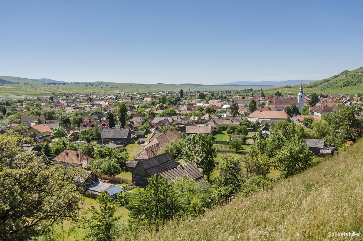 Csíkszentdomokoson a kultúrotthon felújítását kell elkezdeni a projekt részeként. Archív &bullet;  Fotó: Veres Nándor