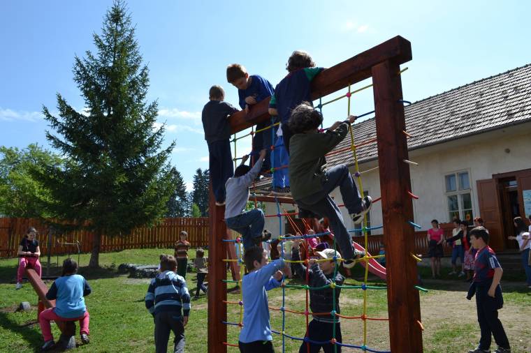 Borzsova játszótérrel gazdagodott