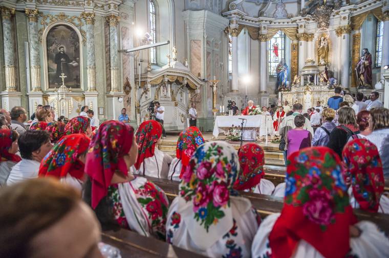 A csángó identitást erősítenék