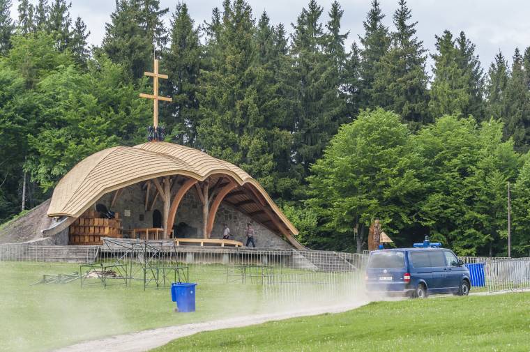 Időben elkészültek a Hármashalom-oltár felújításával