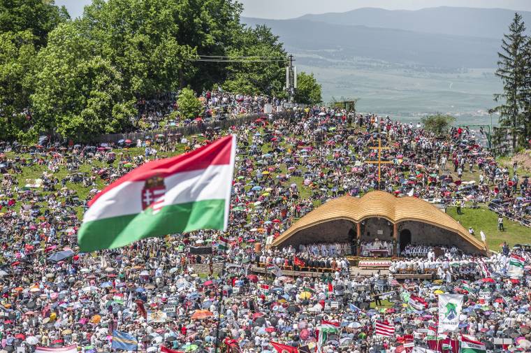 Hű maradni a hithez, szülőföldhöz, anyanyelvhez