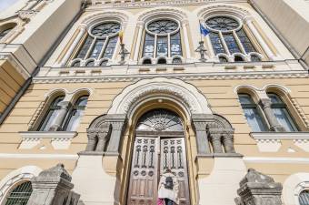 Rendőrségi és gimnáziumi vizsgálat is indult a szexuális zaklatással vádolt csíkszeredai történelemtanár ügyében