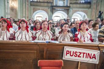 Csángóföld: megosztó ajándékot hoz a Jézuska a moldvai Pusztinába
