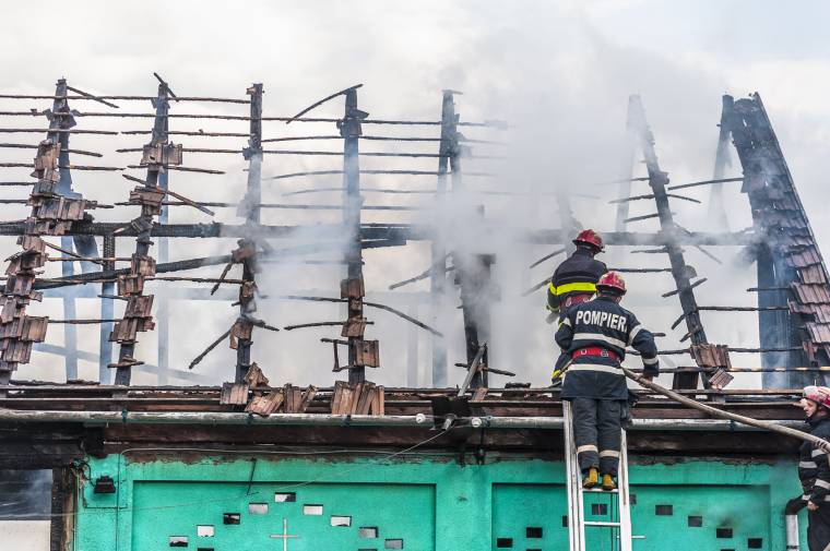 Csűrt pusztított a tűz Csíkcsicsóban