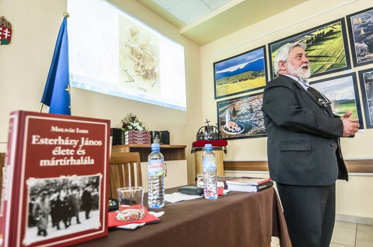 Könyv egy valódi példaképről