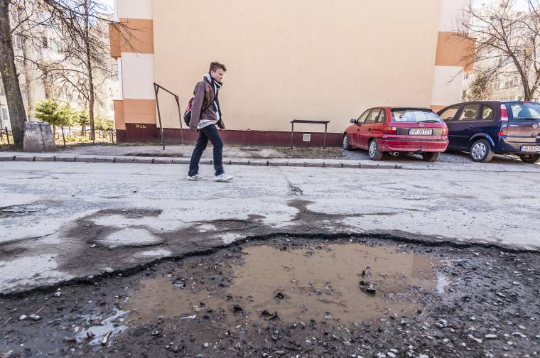 Két és fél millió lej nyári útkarbantartásra