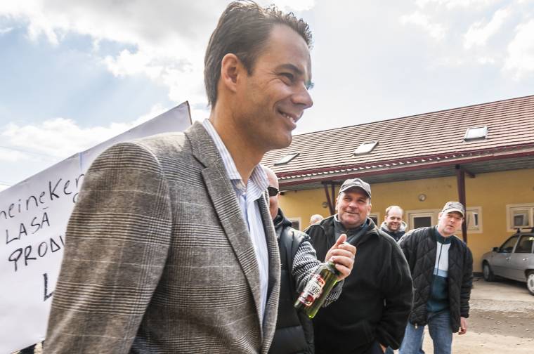 Tüntettek a Heineken ellen Csíkszentsimonban