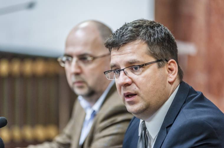 A magyar állam által finanszírozott székelyföldi sportlétesítményeket kereste fel Seszták Miklós