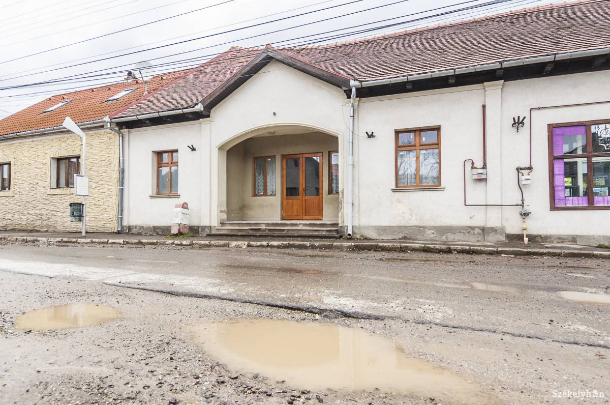 Helyet biztosítottak a Pető Intézet konduktorjainak az alkalmi terápiák elvégzéséhez Csíkszeredában •  Fotó: Veres Nándor