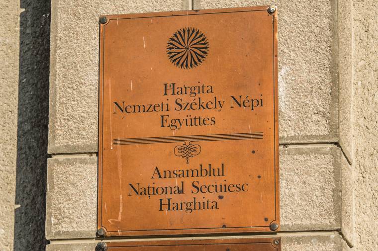 A Hargita Nemzeti Székely Népi Együttes elnevezésének jogi alapjára kíváncsi Dan Tănasă