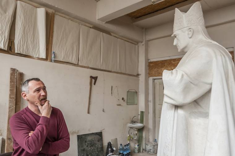 Készen áll a bronzöntésre a Márton Áron-szoborcsoport