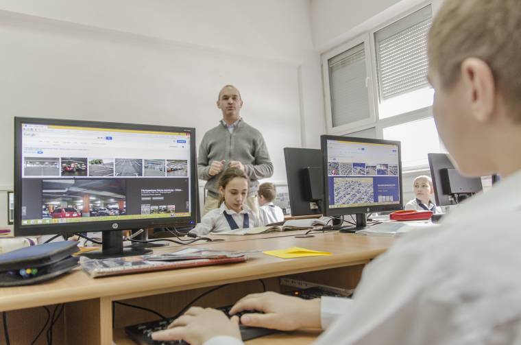 Korszerű számítógépes szakterem adományból