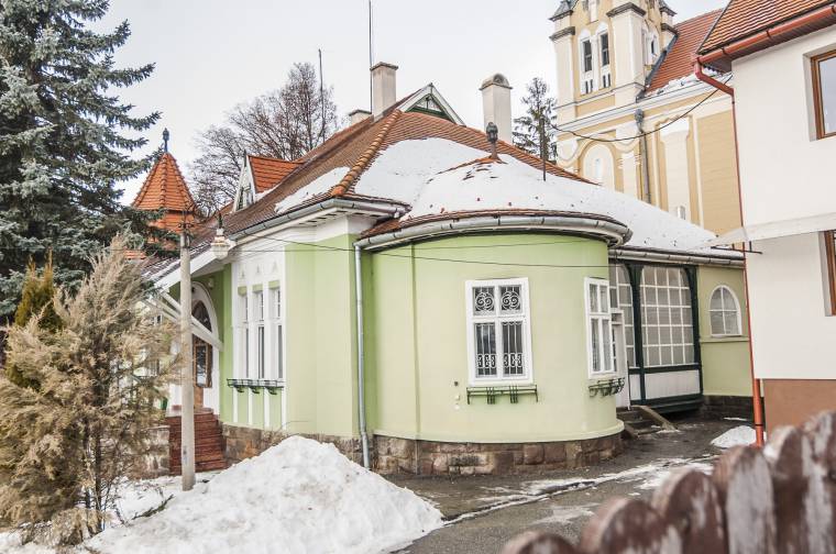 Egyházi területen áll az erdészet székháza