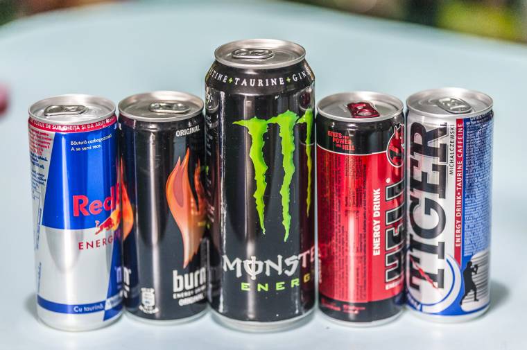 Tervezet: megtiltanák, hogy energiaitalokat vásárolhassanak a kiskorúak