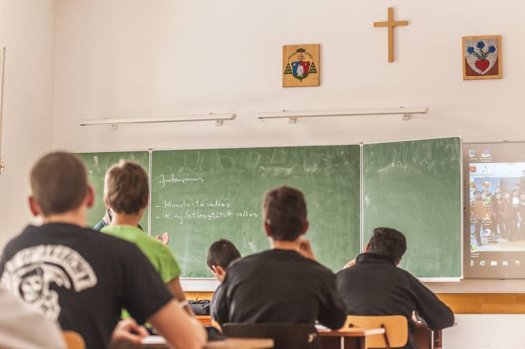 Oktatási törvény: hittanból is lehet majd érettségizni, a tanárok kötelesek tiszteletben tartani a sokszínűséget