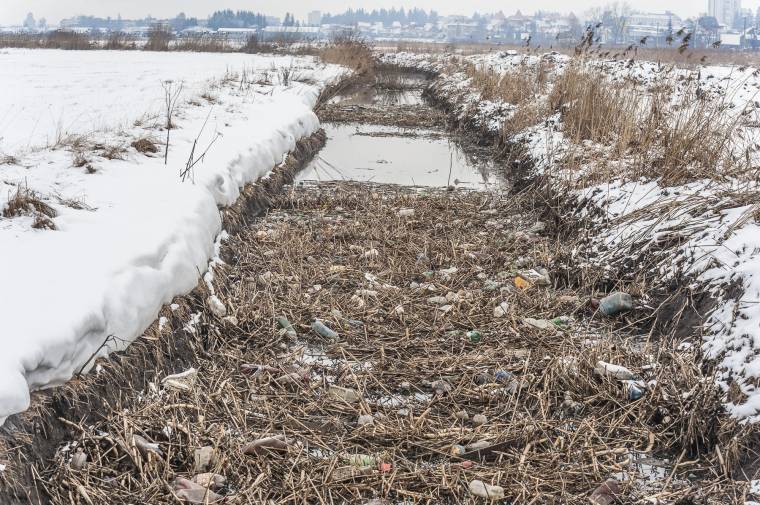 Torlaszok képződtek a kicsi Olton